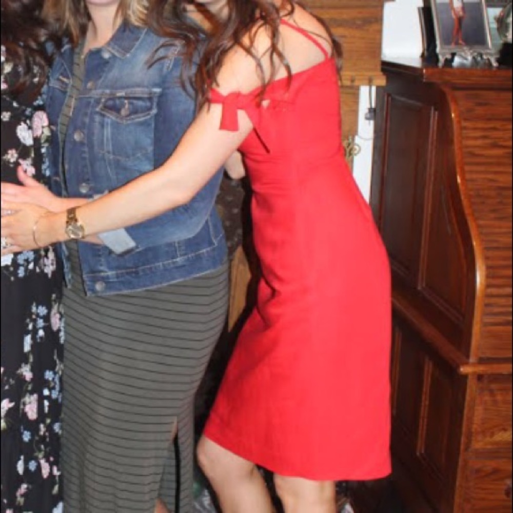 Dreamy red off the shoulder fitted dress